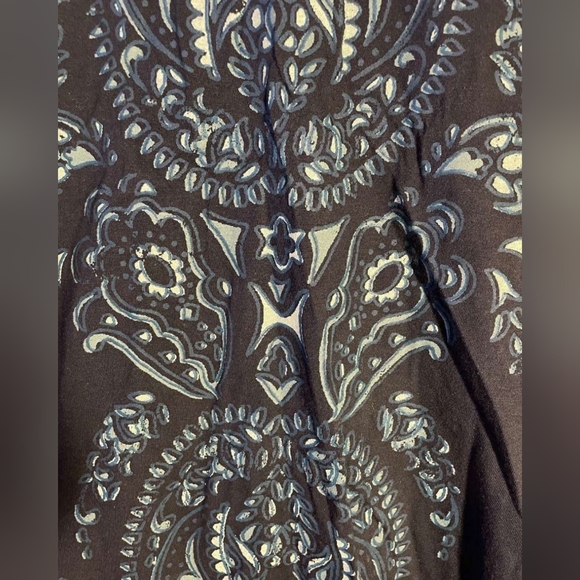 Blue Printed Short Sleeve VNeck Top, Size L - Picture 4 of 5